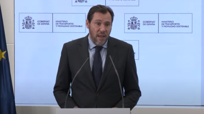 El Ministro de Transportes y Movilidad Sostenible, Óscar Puente, durante su intervención en el Ministerio anunciando las novedades en materia ferroviaria.